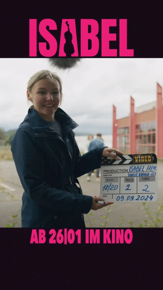 🎬 Einfach mal die Klappe halten… oder doch lieber halten lassen? 😀

Bei den Dreharbeiten zur Musicalverfilmung „Isabel - Der Film“ durfte jeder mal die Filmklappe schwingen und Teil eines großartigen Projekts werden! 💫 
Trotz einiger lauter Klappen haben es unsere Trommelfelle gut überstanden – aber dafür wird’s jetzt auf der großen Leinwand umso beeindruckender.

📅 Premiere: 26.01.2025 im Broadway Trier 🍿#broadwayliebe 

💃 Weitere Vorstellungen im Februar:
01.02.2025
09.02.2025
15.02.2025
23.02.2025

🎟️ Tickets sichern und dabei sein! Wir freuen uns 🤗
www.isabel-musical.de
www.broadway-trier.de

#isabelmusical #musical #broadwaytrier #premiere #dievideocrew #trier #isabelderfilm #filmproduktion #dreharbeiten #behindthescenes #wiltingen #saarburg #luxembourg #dievideocrew #filmproduction #crewlife